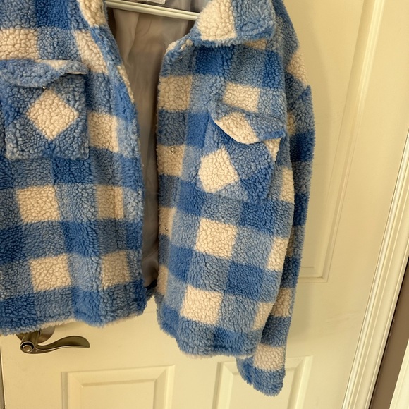 Jason Maxwell Blue and cream checkered fuzzy jacket - Picture 3 of 5